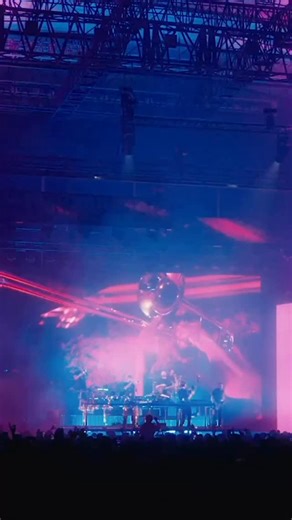 Brass section put in work 🎥 @nightmodevideo | Disclosure