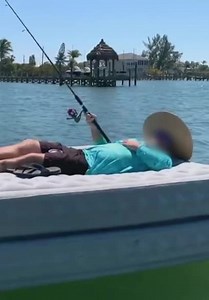 Neighborhood Wars S03:E05 - Houseguests From Hell