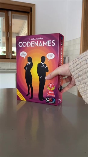 Codenames: Juego de palabras emocionante y desafiante