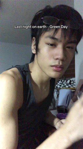 Cover of 'Last Night on Earth' by Green Day