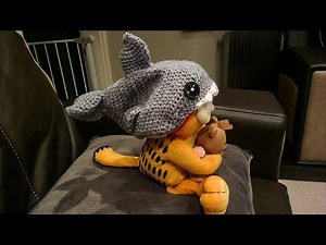 Speedy crochet shark hat - Cris Crochet Shop (not a tutorial)