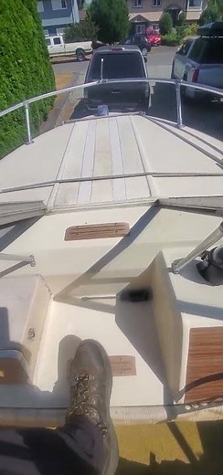 18ft Bayliner breakdown and clean up first looks. Big boat project for a novice, it is all good.