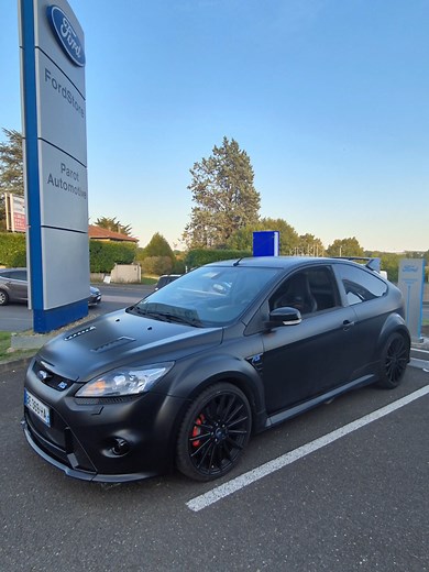Exploring the Ford Focus RS vs. VW Golf R