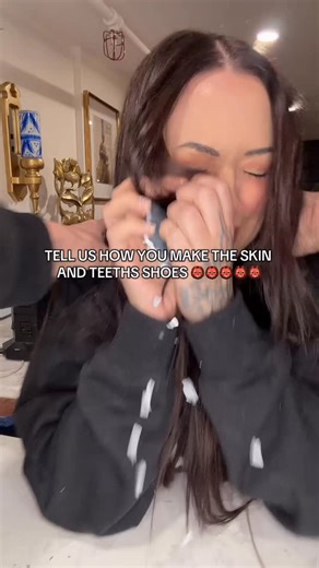 𝒥𝒾𝓁𝓁𝑒𝒶 on Instagram: "Make a costume course they said, it will be fun they said 👹🦷 (Jk it is so much fun, and yes I’ll show you how to make skin 🤣) #costume #cosplay #cosplayer #costumes #costumedesign"