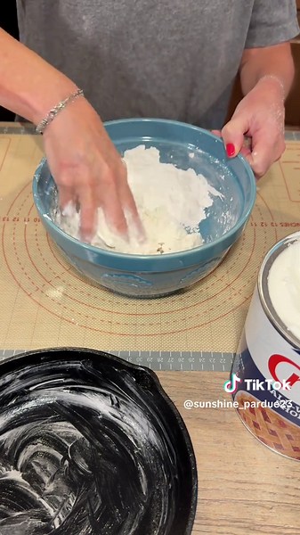 Easy Fluffy Buttermilk Biscuits with 3 Ingredients