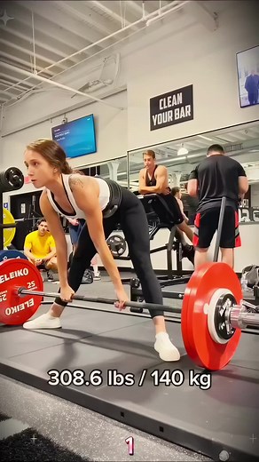 🧔‍♀️These guys didn't believe lcould lift the same as them...#gym #reaction #calisthenics #reactions #skills