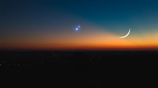 Venus and Saturn Cozy Up to Each Other for Planetary Conjunction This Weekend
