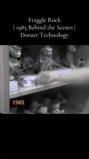 The tiny builders of Fraggle Rock — the Doozers — were powered by surprisingly advanced technology. 🏗️ In this 1985 behind-the-scenes clip, engineers demonstrate a small construction vehicle called a pincer lifter, explaining how its rotating arms grab and lift objects. Even cooler, the same type of computer technology used here was similar to systems used in the Space Shuttle program. 🚀 Astronaut Sally Ride even visited and operated one herself. 👩‍🚀✨ #FraggleRock #JimHenson #Doozers #Behind