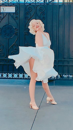 Pinup Palmer on Instagram: "In intense and heated times …smile with class #marilynmonroe #universalstudios #marilyn #vintage #cosplay #disney #gentlemenpreferblondes #vintage #pinup #pinupgirl #universal"