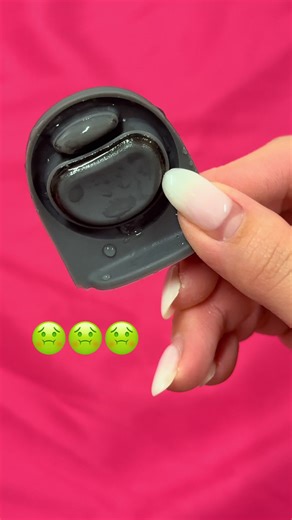 this is your sign to change your owala rubber seal🤢🙊 ✧ it is common to have mould on your rubber seal due to trapped moisture, so make sure to change yours now!! ✧ 🦐 code: BCH-GAL-SMY #owala #owalabottlewater #mould #fyp