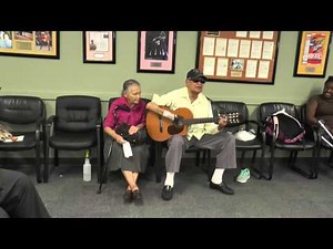 Hand Amputee Plays Guitar Again Thanks to Prosthetic Device