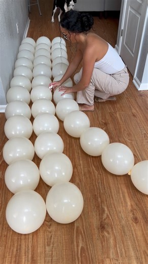 Kelcey on Instagram: "癩Balloon wall prep癩 #balloonwall #tutorial #balloonartist #tan #balloonprep #middleGA #MaconGA"