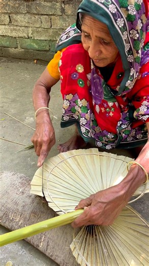 Palm leaf hand fan making process.😱 #viral #foryou