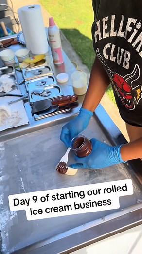Day 9 of starting our rolled ice cream business🍨 #day9 #icecream #rolledicecream #foryou #fyp #trending #viral #foryoupage