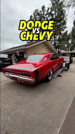 Mopar or Chevy? 1970 HEMI Charger VS. 1967 Supercharged Camaro😈