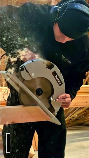 Cut Wood Fast & Accurately with a Circular Saw! 🪚💨