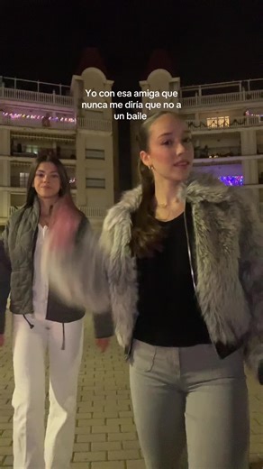 Baile entre amigas: Momentos divertidos y tendencias