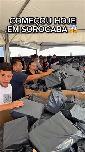 Rolê Sorocaba | Júnior Vieira on Instagram: "PACOTE MISTERIOSO EM SOROCABA! 🤑 A 4ª edição do @pacotemisterioso já começou e está ainda maior! 🎁 50 PACOTES GRÁTIS para as 50 primeiras pessoas (sexta a partir das 16h) ✔️ Apresente este vídeo ✔️ Siga @rolesorocaba e @pacotemisterioso Nos pacotes você pode encontrar: iPhone, JBL, Alexa, notebook, relógios, ferramentas e muito mais! 💰 R$29,90 cada pacote 📦 Pode comprar quantos quiser (até palete fechado) 📍 Rua Paulo Ruan Faria, 111 – Jardim do P