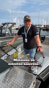 Millainen on esteetön kalavene? Faster on rakentanut veneen ikäihmisille ja liikuntarajoitteisille omatoimiseen kalastukseen ja muuhun veneilyyn. Keularamppi mahdollistaa veneeseen pääsyn pyörätuolilla niin matalammalta kuin korkeammalta laiturilta. #kalastus | Kalastajan Kanava