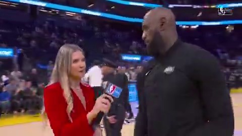 LeBron le manda un mensaje a Luka Post partido:“Así es como se gana en playoffs. Tienes que distribuir el balón. Tienes que defender. Espero que Luka regrese pronto, pero este ya volvió a ser mi equipo. Se tiene que adaptar a mi y a Luke Kennard.”WOW.