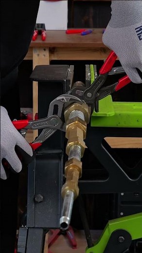 크기 조절 0초! 사이즈 상관없이 다 잡아버리는 자동 첼라 ㄷㄷ [KNIPEX] 스마트그립 첼라 #shorts #tools #tips
