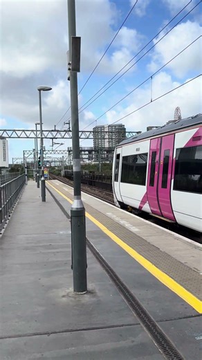 Class 357 c2c departing from Stratford Station #fortheloveoftrains