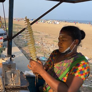 Hardworking Woman Selling Chennai Popular Spring Potato at Patinapakkam Beach | Chennai Street Food | Food India