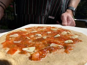 Kamado Pizza: Like in an Italian Wood-Fired Oven