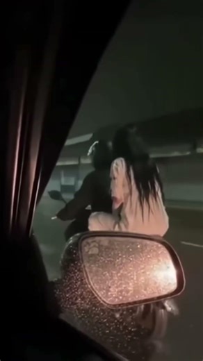 Accidente/Por eso deben manejar con casco😔