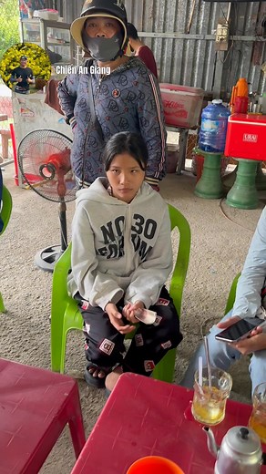 188K views · 7K reactions | Khá căng MTQ đến tận nhà để xác minh em Tiền U17 có đúng sự thật hay không #Chienangiang | Minh Quân | Facebook