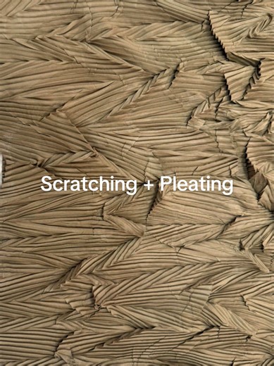 sharing this garmentpleating technologies : Scratched first, then pleated.