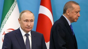 Vladimir Poutine humilié : filmé, le président russe tente de contenir sa colère mais son corps parle pour lui