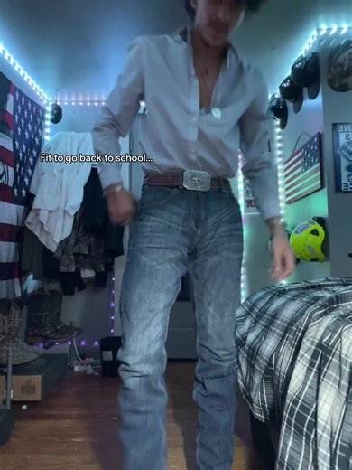 🦖💸♣️Md_Cowpoke♣️💸🦖 (@ur_fav_md_cowpoke)’s video of back to school outfit