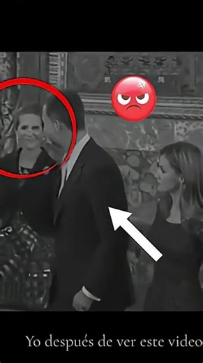 Letizia se ENFADA CUANDO ELENA le hace señal de cariño a su hermano.ACAPARA LA ATENCIÓN DEL REY