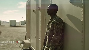 W strefie wojny / Outside the Wire (Akcja, Sci-Fi, 2021) [Lektor PL]