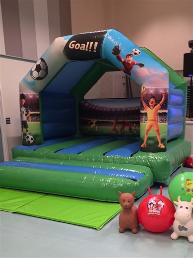 This setup was hired by a lovely mum to celebrate her twins’ 10th birthday 🎉 Two favourites, one special day and lots of happy memories made 💕 Bouncing, sliding and smiles all around 🌈 #twinsbirthday #birthdayfun #bouncycastlehire #familycelebration #kidsbirthday