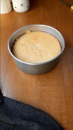 Soft & Fluffy Vanilla Sponge Cake | Perfect for Frosting Cakes | Easy Recipe #shorts #spongecake