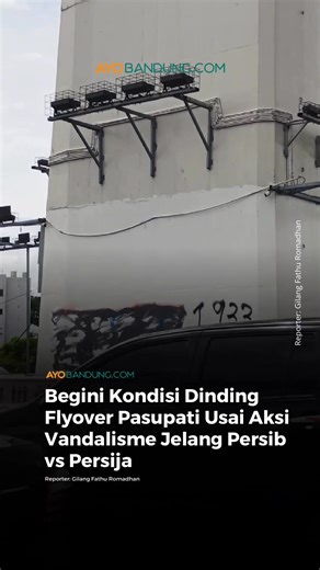 Sebuah video aksi pencoretan pilar Flyover Pasupati, Kota Bandung beredar luas di media sosial. Vandalisme dengan cat semprot itu dilakukan oleh sekelompok orang jelang laga Persib melawan Persija. Dalam tayangan video tersebut, terlihat seorang pemuda menggambar deretan huruf hingga tersusun