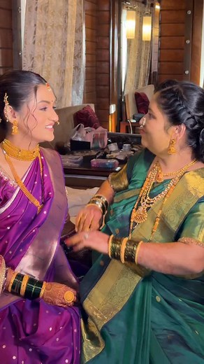 THE MAHARASHTRIAN BRIDE: A PERFECT BLEND OF TRADITION AND STYLE 💍…. Bride: @sakshimore9872 Mua& Draping: @makeover_by_danny_ Hair: @dhanashree_hairstylist1904 #maharashtrianbride #momdaughterlove #marathibride #virałreels #explorepage✨ | Dhananjay Solanke