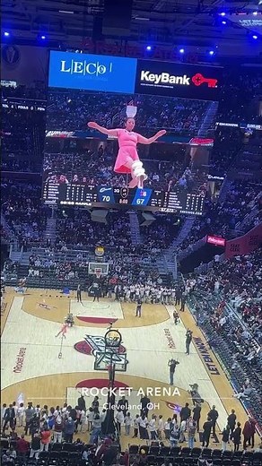Red Panda performance at NBA halftime show🏀