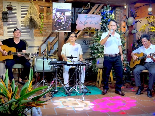 6.5K views · 120 reactions | Ca Khúc : Biết Đến Bao giờ Sáng Tác : Lam Phương Trình Bày : Duy Phương | Cafe Đất Việt | Facebook