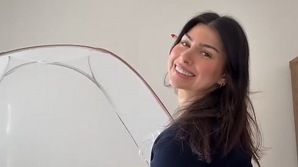 Spider-hating woman sleeps in tent on her bed to protect herself