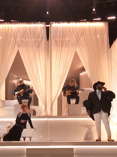 @asherohavon & @reba OWN #TheVoice stage delivering a breathtaking duet to #OnMyOwn by #PattiLaBelle & #MichaelMcDonald! ✨