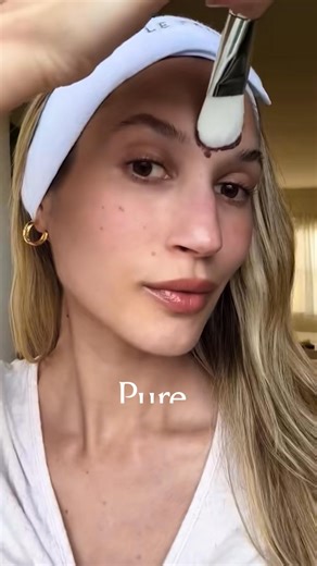 From farm to formula — Plumtox™ is infused with Midnight Muir®, our exclusive plum extract. A revolutionary clarifying mask that blends plum enzymes with plant-based hydration, free from harsh additives. | Le Prunier