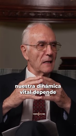 Las personas que controlan el ego tienen una forma de pensar y dinámica distinta a la persona egocéntrica, recordando a los arquetipos de Kant y Jung. Francesc Torralba Roselló es filósofo y teólogo con una destacada trayectoria académica. Doctor en Filosofía, en Teología, en Pedagogía y en Historia, Arqueología y Artes Cristianas. Realizó estudios adicionales en Copenhague y Berlín, profundizando especialmente en Kierkegaard y en pensadores como Hans Urs von Balthasar. Es miembro académico de l