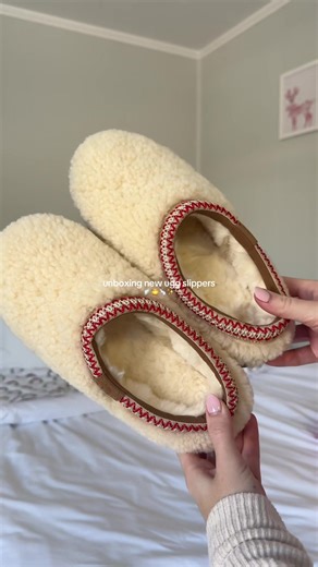 Cozy UGG Slippers Unboxing for Home Use