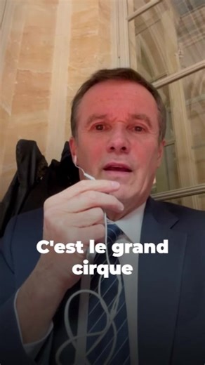 Comble de l'hypocrisie ce soir à l'Assemblée où l'on vote une #LoiImmigration qui ne va rien changer. Car au même moment, Macron négocie un pacte sur les migrations à Bruxelles qui aura le dernier mot pour accroître les flux migratoires en Europe. Vite un référendum ! #DirectAN | Nicolas Dupont-Aignan