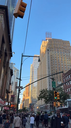 To my core, I am a dumpling lover. 🥟 And Momo Crave (@momocrave) takes up ample real-estate in my heart for theirs. 🇳🇵 This is a fully halal spot serving Nepali cuisine, but obviously the main star of the show is their momo. There are many unique variations you can have your momo. It’s really unlike any other place I’ve been to. This area is known for a concentration in Nepali restaurants where there’s been an annual Momo Crawl. All meats are halal. Chicken is by hand. #halal #halalrestaurant