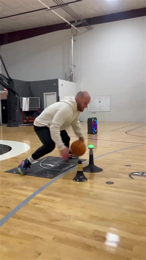 Tighten up your decision making with the RipLight! 3 colors, 3 reads Green = Hidden Step Red = Dribble Step Finish Blue = Skip To Pro Hop Test your skills and decisions with this method #hooplab #basketballtiktok #fy #basketballworkout #basketballdrills