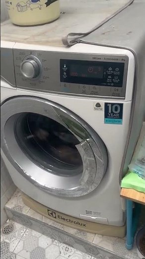 22-08-2025 ซ่อมเครื่องซักผ้า ฝาหน้า Electrolux 9kg. รุ่น EWF12933 อาการ ถังเหวี่ยง